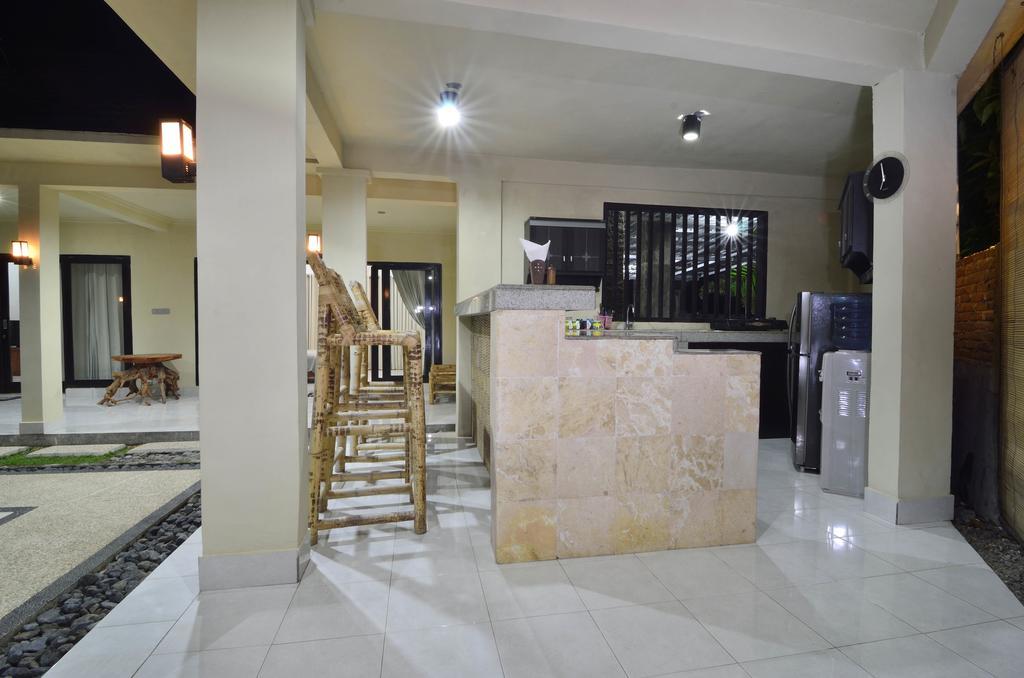 Santai Villa Kuta  Rum bild