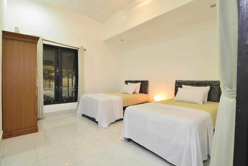 Santai Villa Kuta  Rum bild