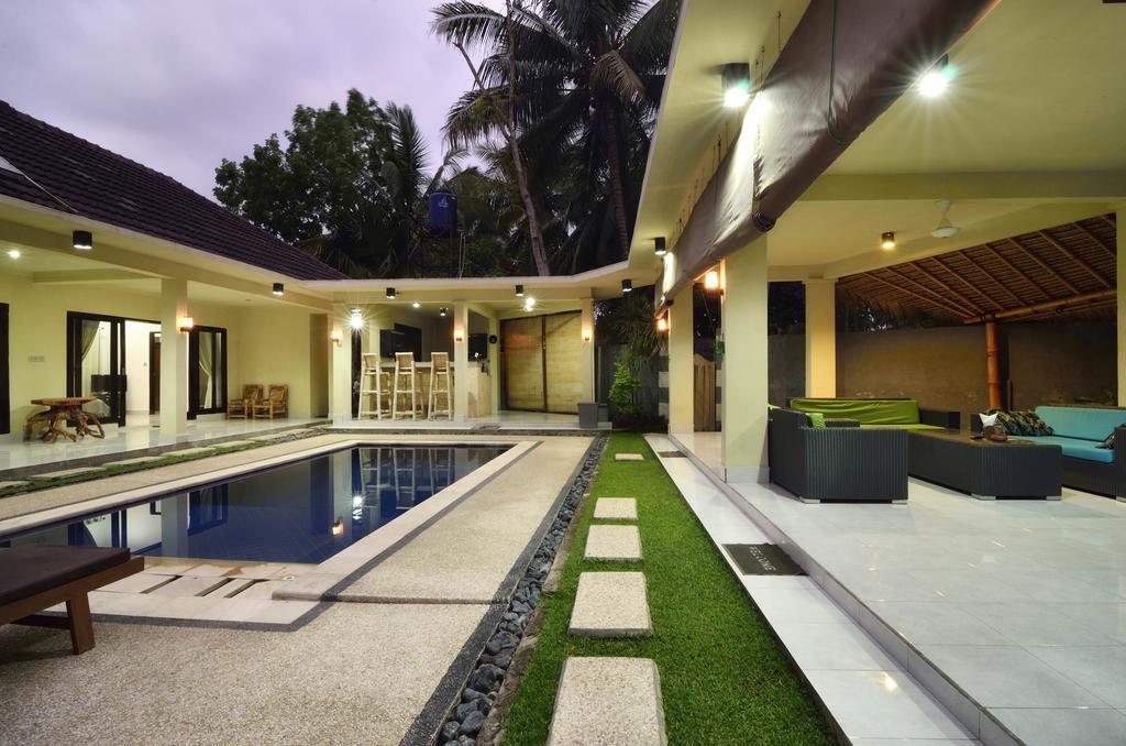 Santai Villa Kuta  Rum bild